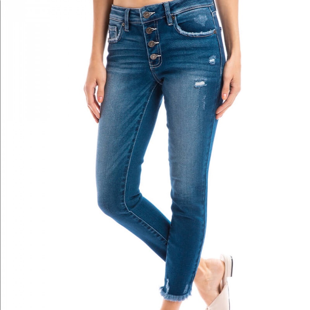 MID RISE ANKLE SKINNY...FRINGED BOTTOM DETAIL. ❤️